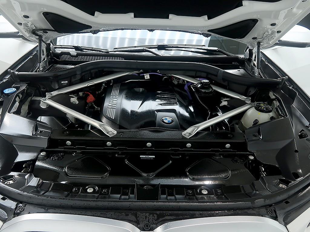BMW X7 — photo 08