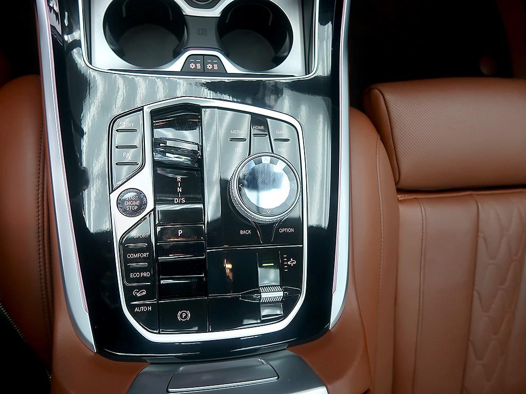 BMW X7 — photo 10