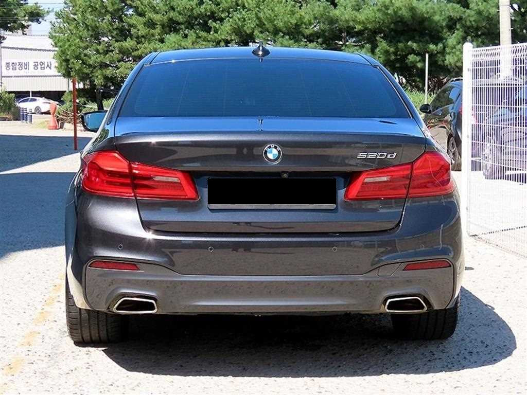 BMW 5-Series — photo 04