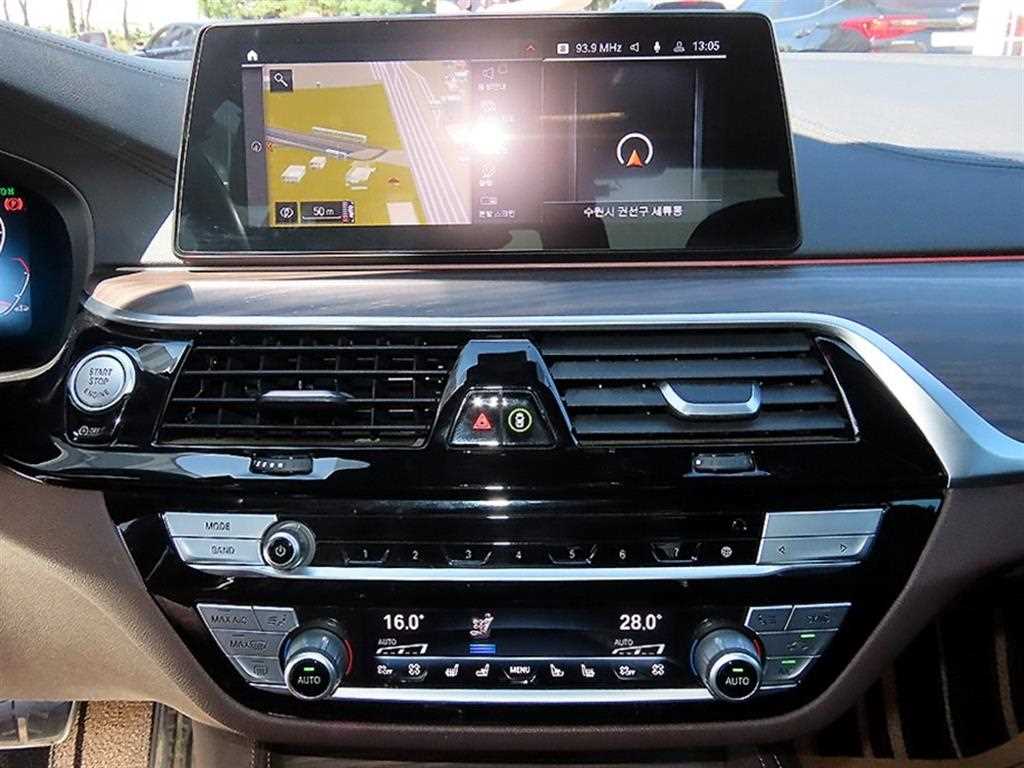 BMW 5-Series — photo 14