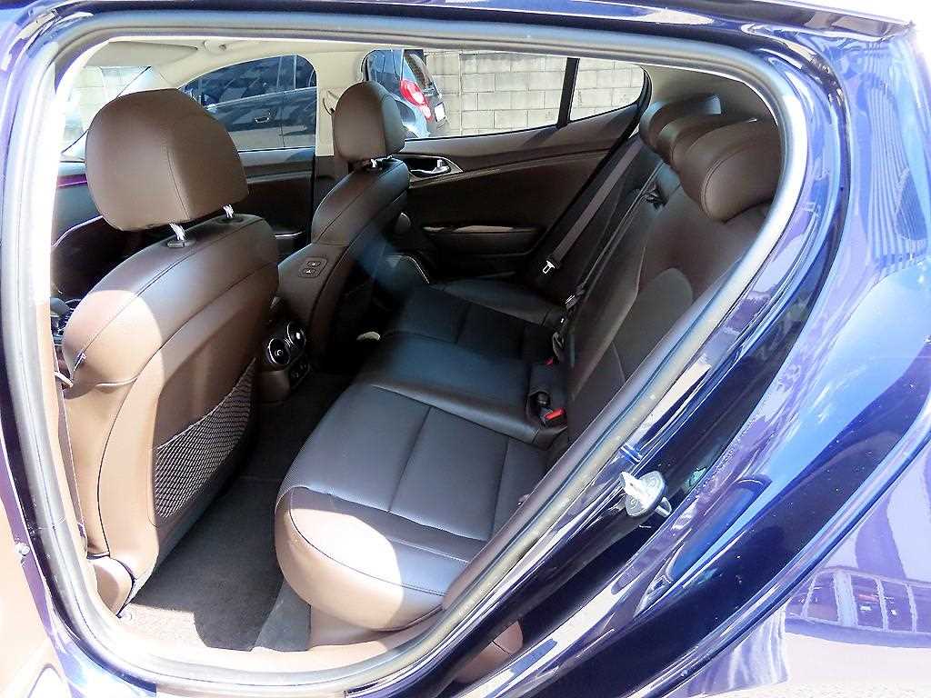 Kia Stinger — photo 06