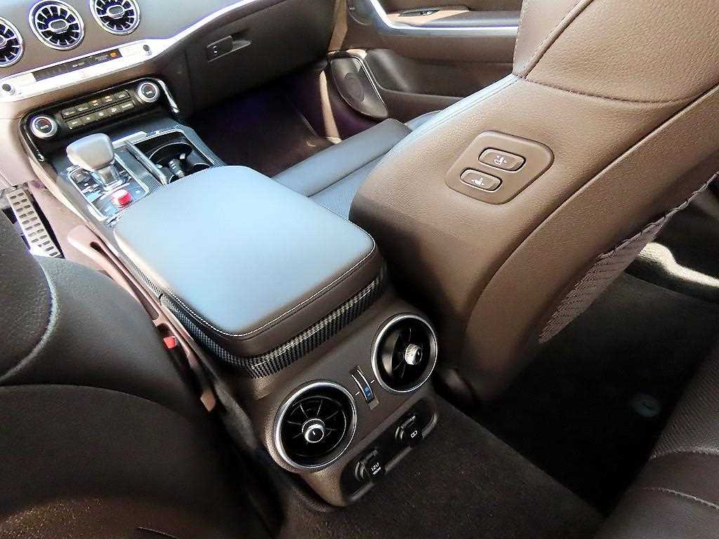 Kia Stinger — photo 15