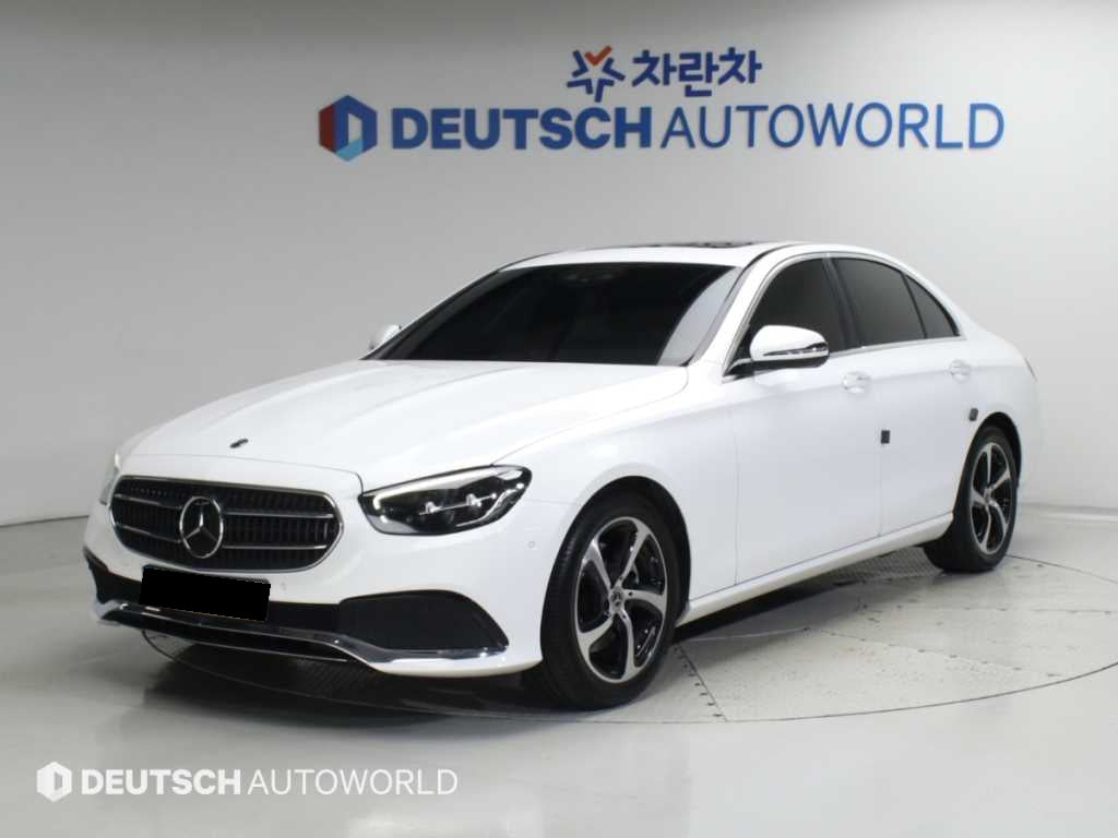 Mercedes-Benz E-Class — photo 01