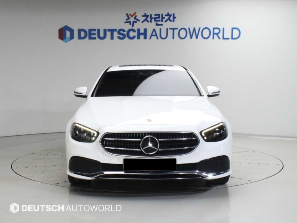Mercedes-Benz E-Class — photo 03