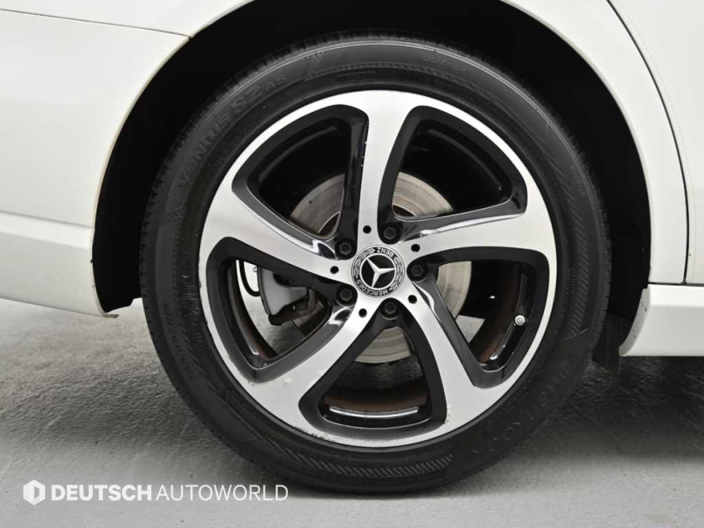 Mercedes-Benz E-Class — photo 05