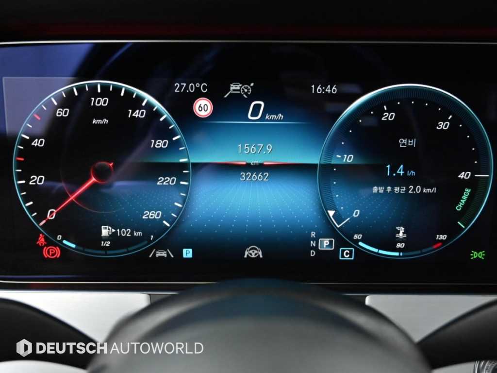 Mercedes-Benz E-Class — photo 08