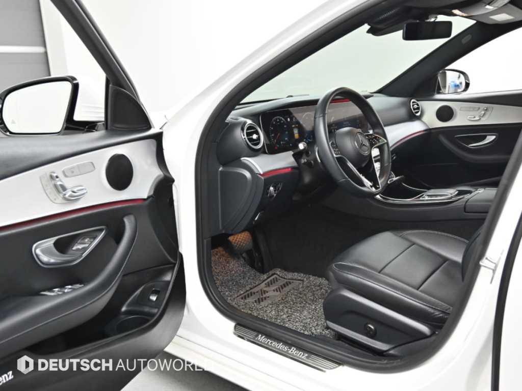Mercedes-Benz E-Class — photo 11