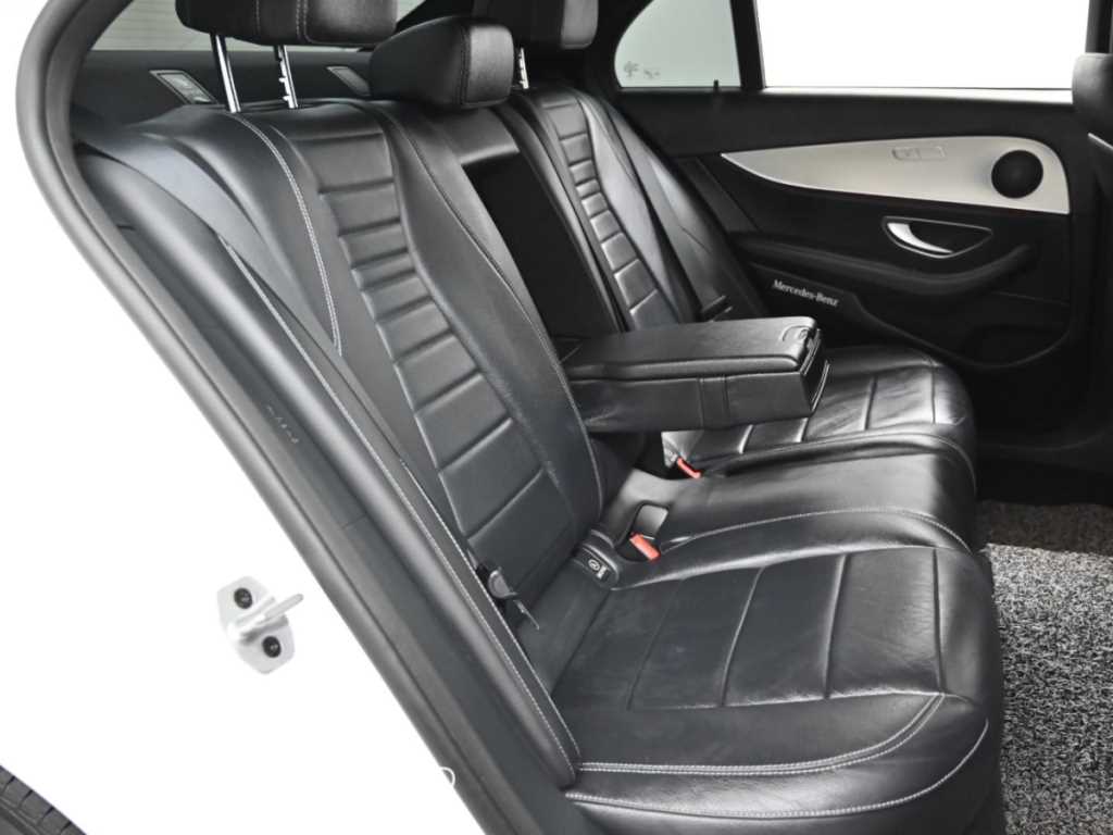 Mercedes-Benz E-Class — photo 12