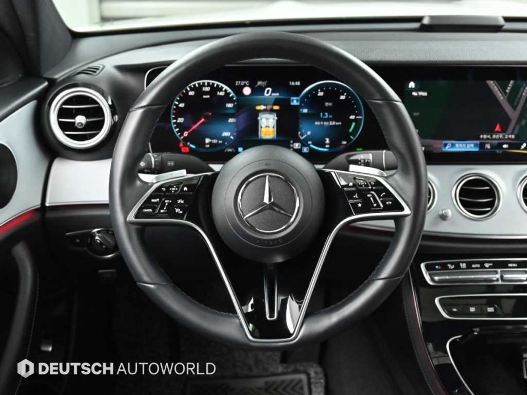 Mercedes-Benz E-Class — photo 13