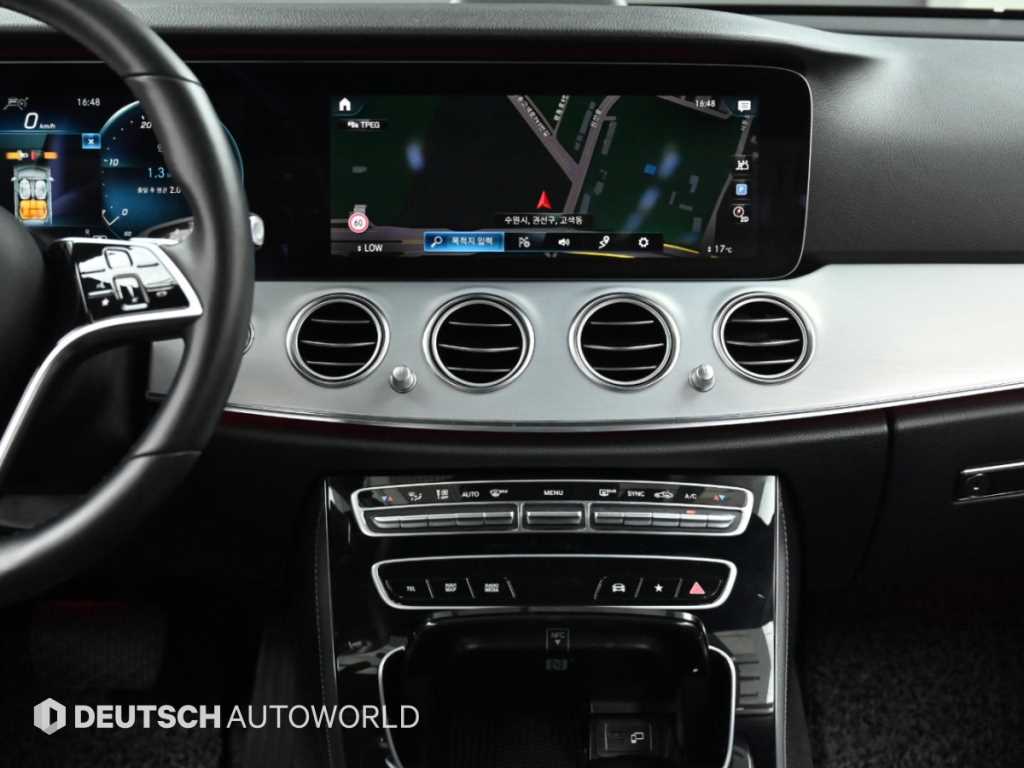 Mercedes-Benz E-Class — photo 14