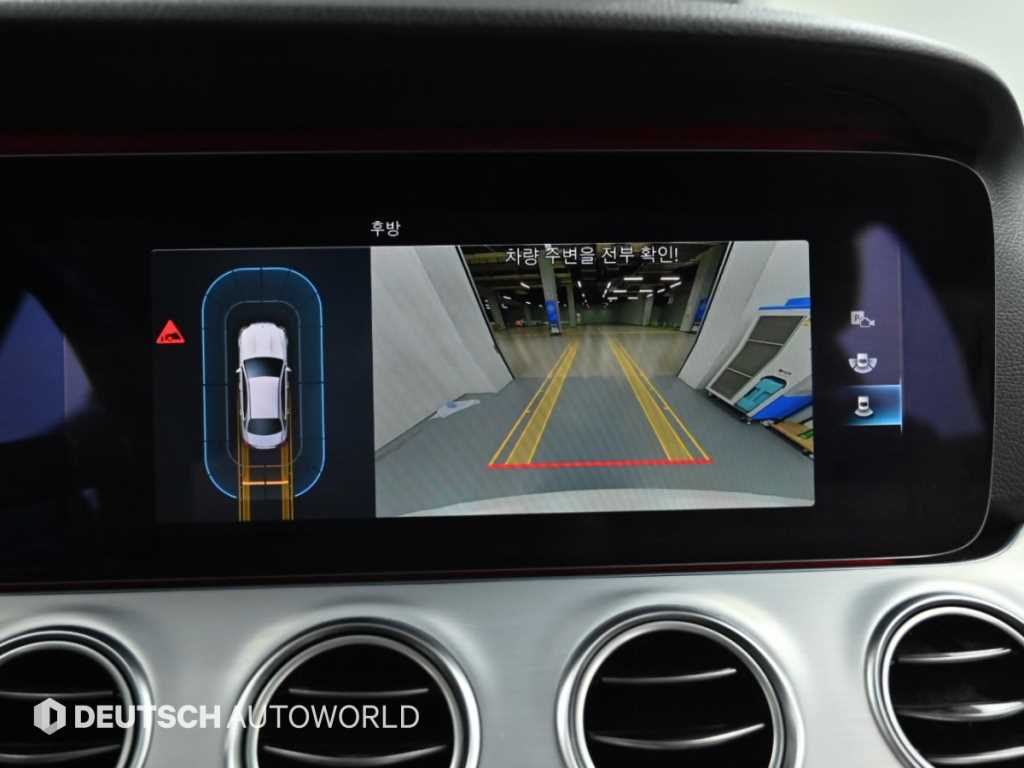Mercedes-Benz E-Class — photo 15