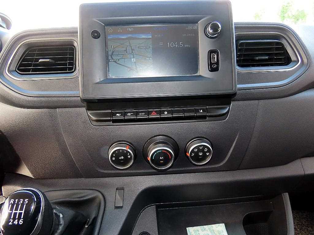 RENAULT Master — photo 12