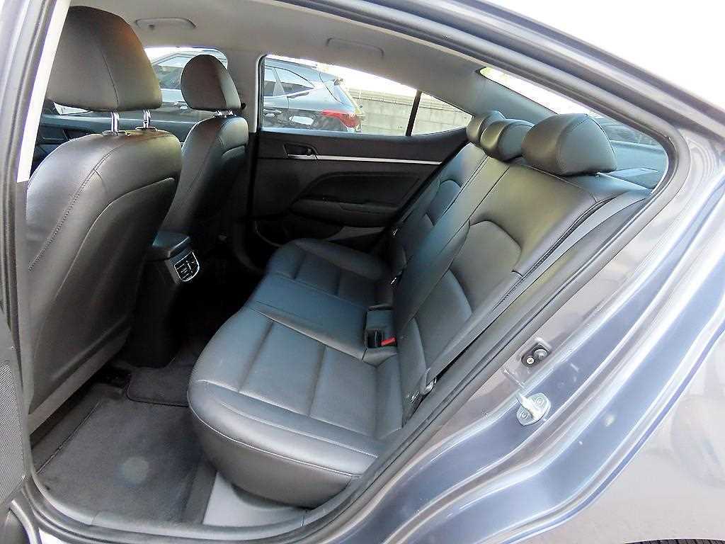 Hyundai Avante — photo 06