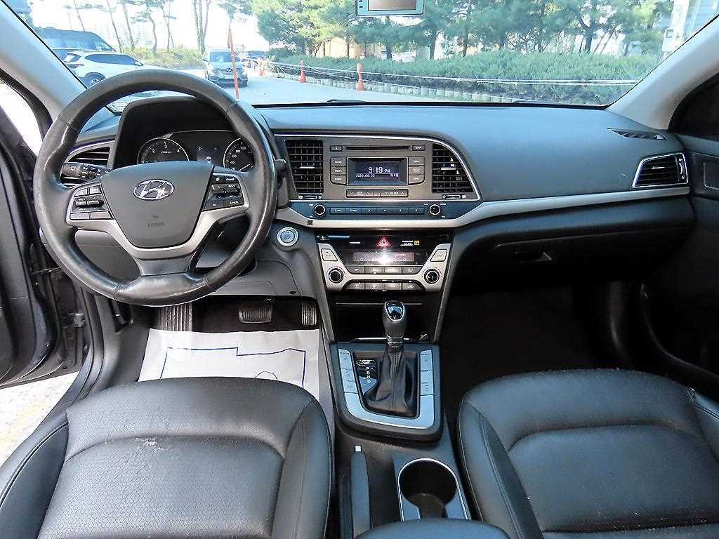 Hyundai Avante — photo 07