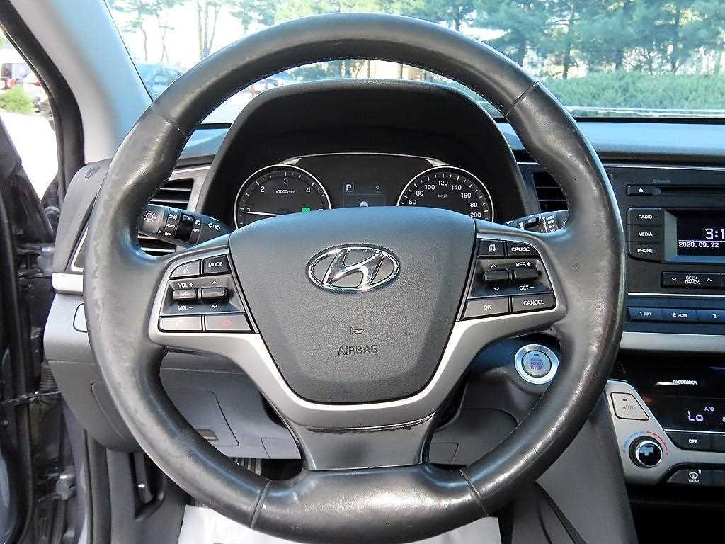 Hyundai Avante — photo 08