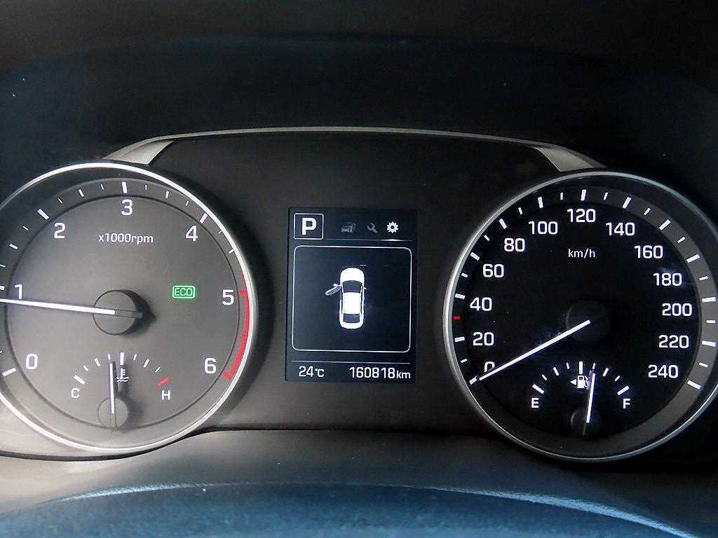 Hyundai Avante — photo 09