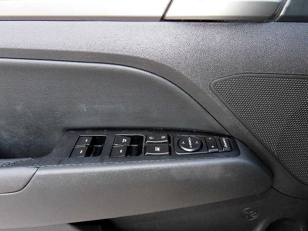 Hyundai Avante — photo 11