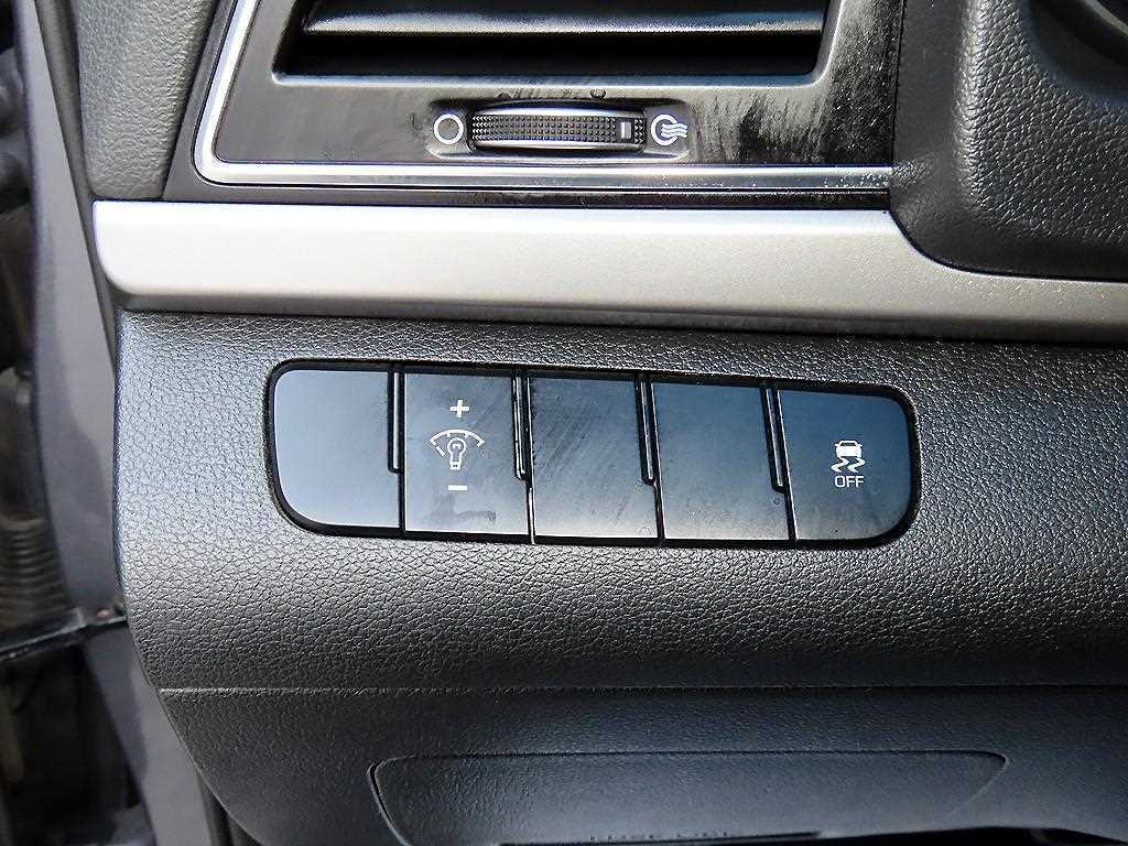 Hyundai Avante — photo 12