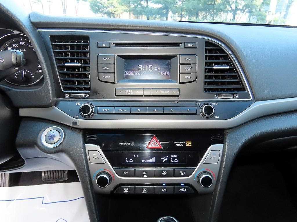 Hyundai Avante — photo 13