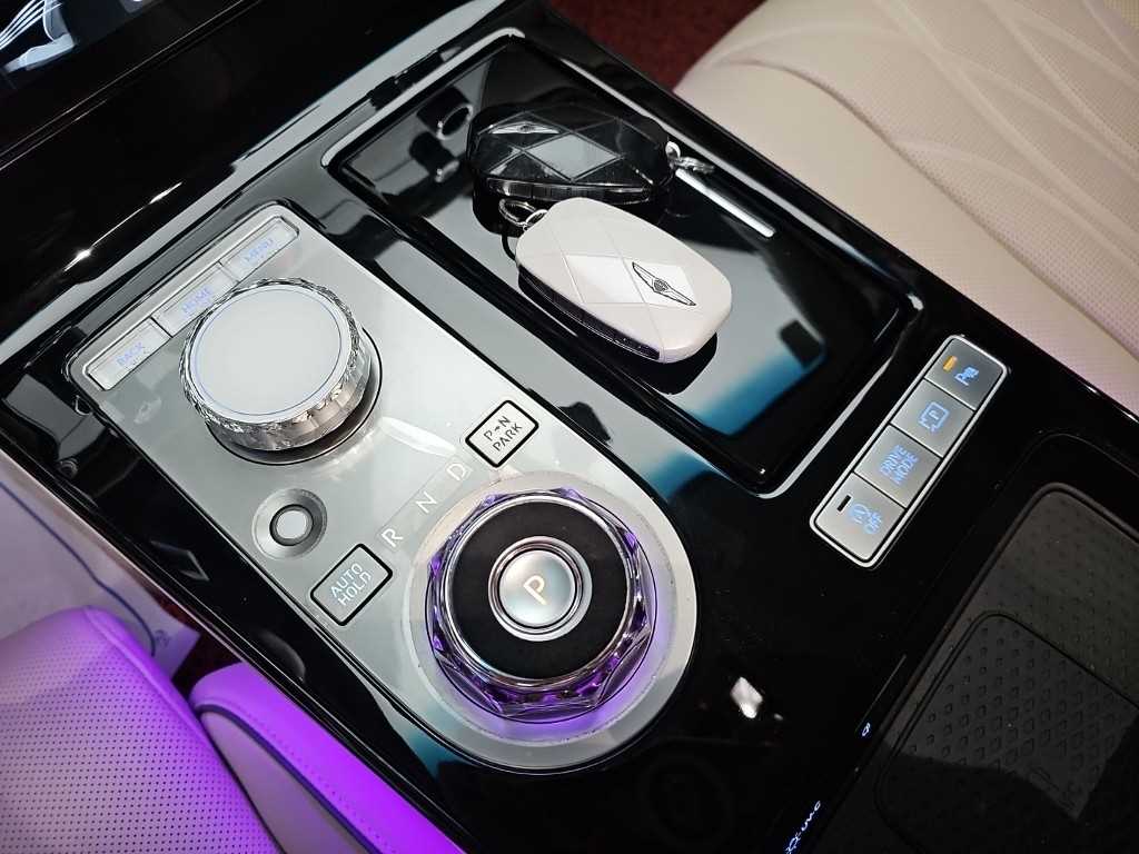 Genesis G80 — photo 08