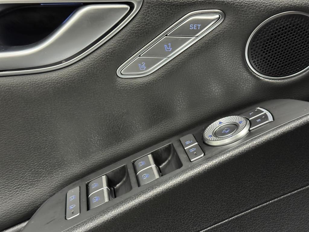 Genesis G80 — photo 17