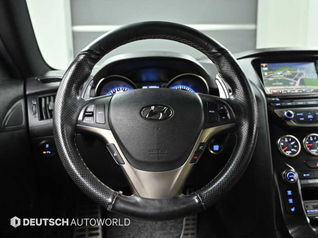Hyundai Genesis — photo 13