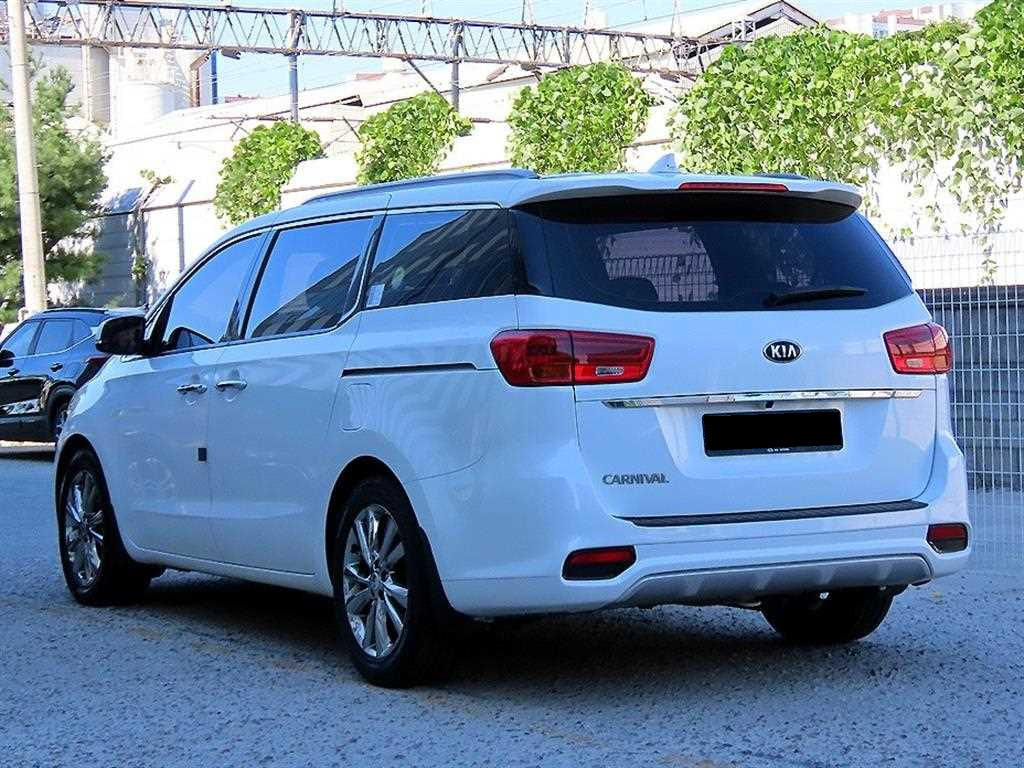 Kia Carnival — photo 03