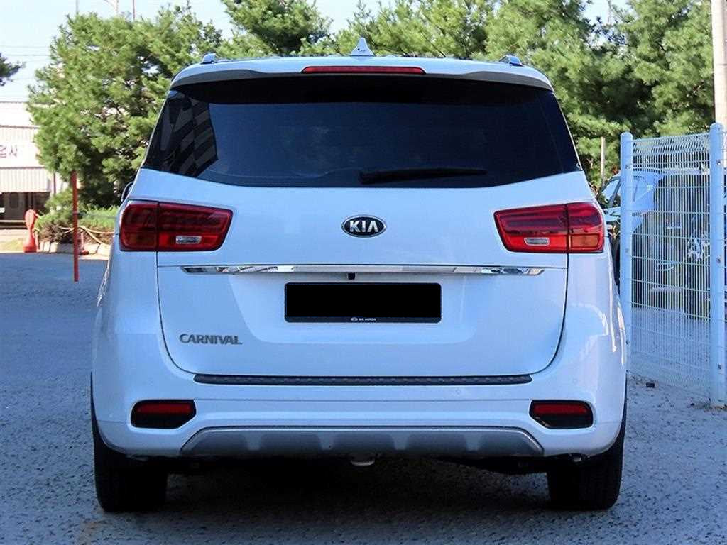 Kia Carnival — photo 04