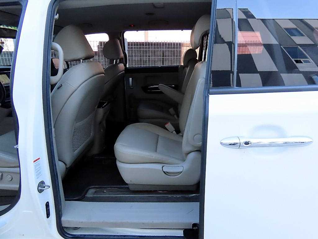 Kia Carnival — photo 06