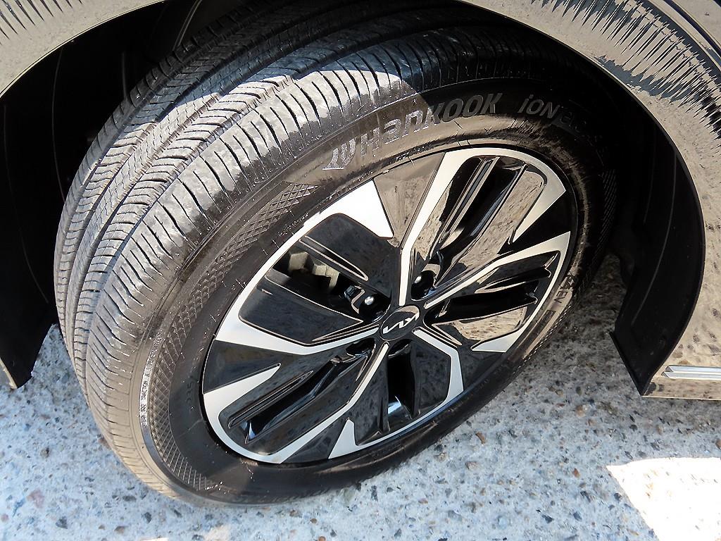 Kia EV6 — photo 20