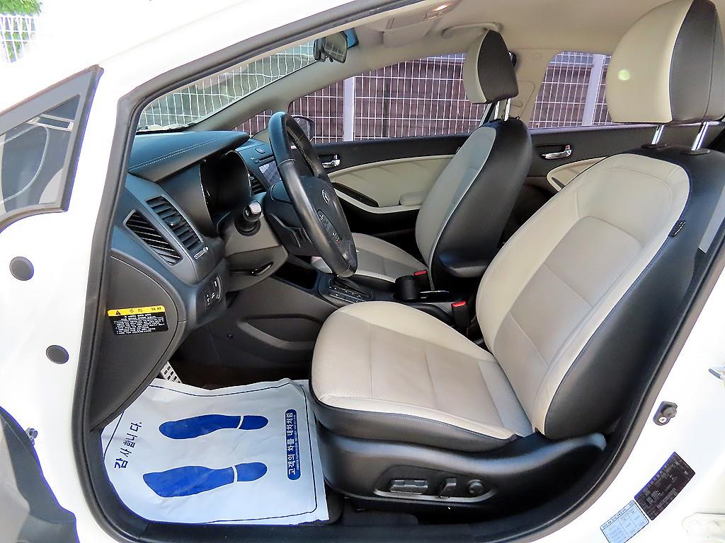 Kia K3 — photo 05