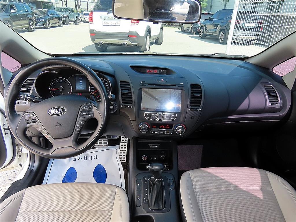 Kia K3 — photo 07
