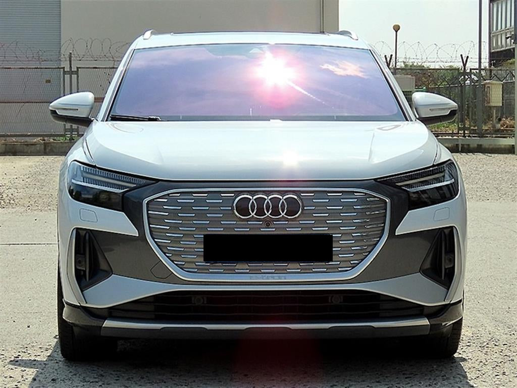 Audi Q4 e-tron — photo 01