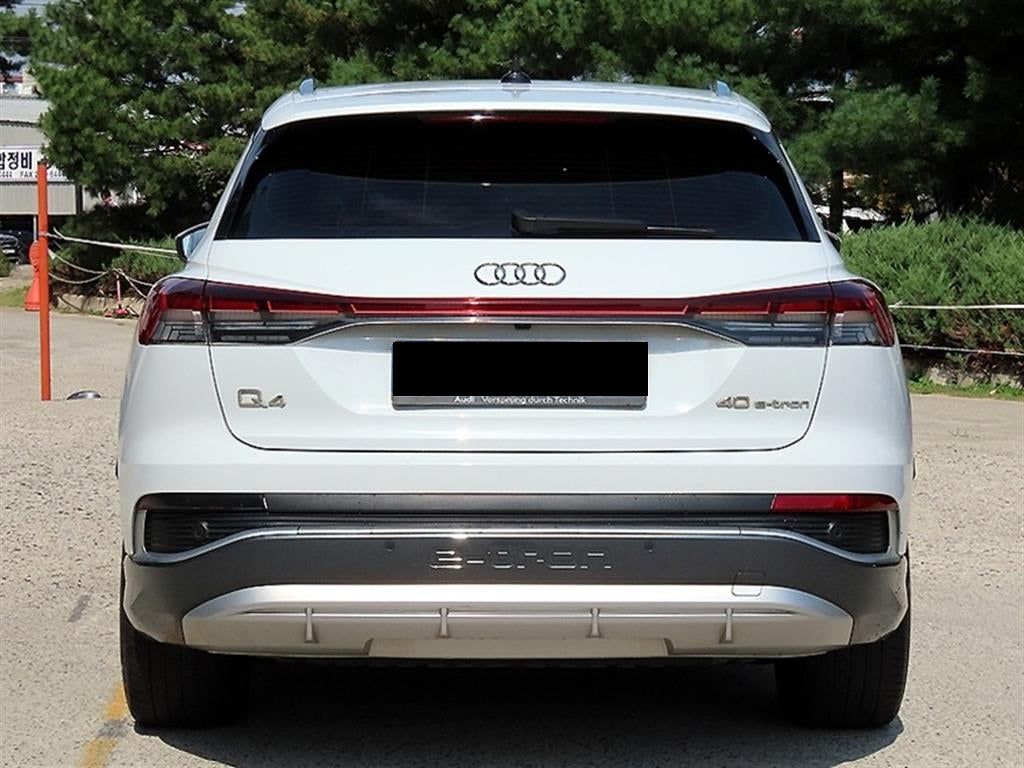 Audi Q4 e-tron — photo 04