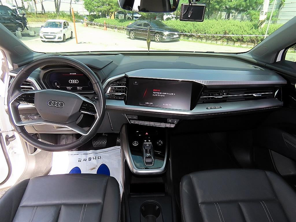 Audi Q4 e-tron — photo 07