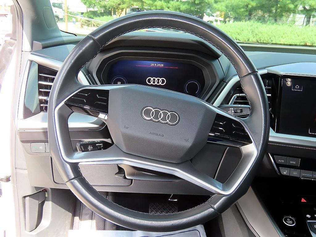 Audi Q4 e-tron — photo 08