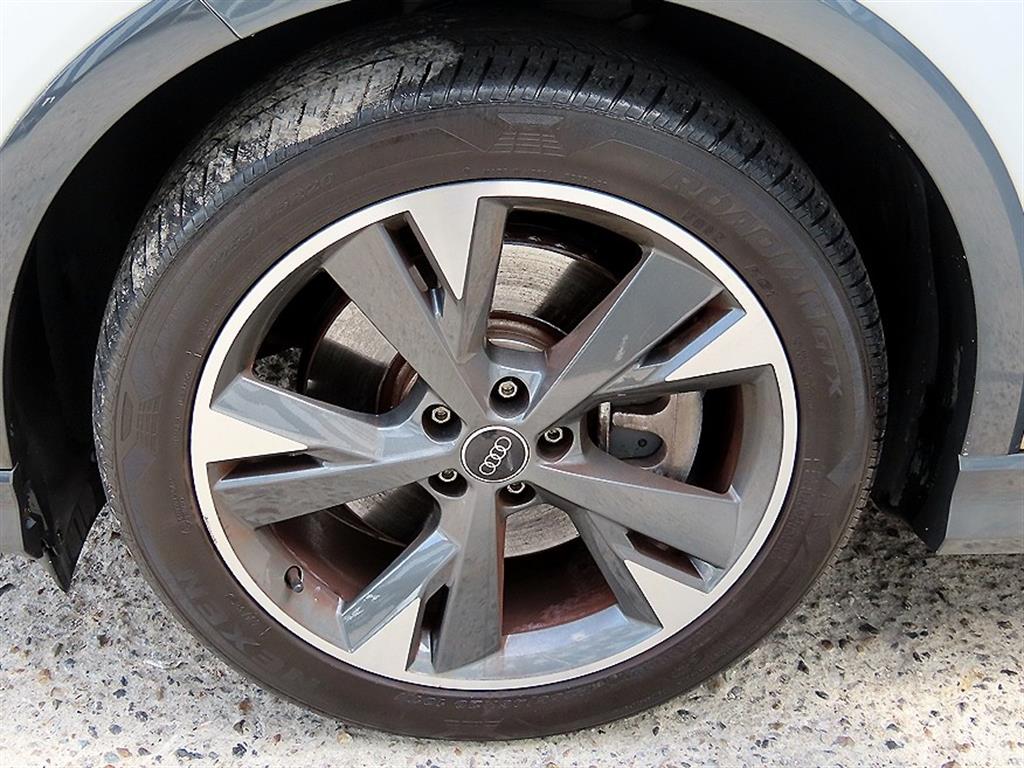 Audi Q4 e-tron — photo 20