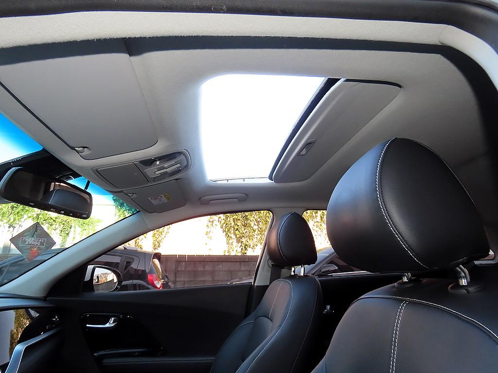 Kia Niro — photo 16