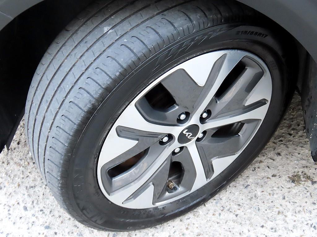 Kia Niro — photo 20