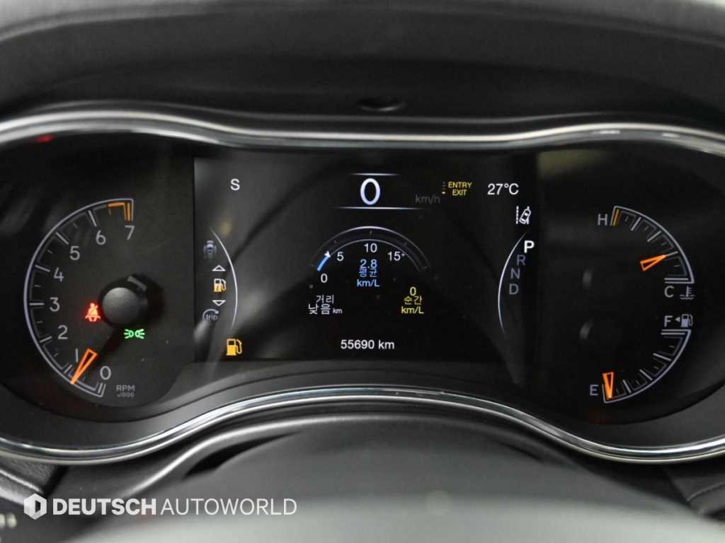 Jeep Cherokee — photo 08
