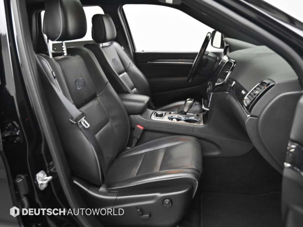 Jeep Cherokee — photo 10