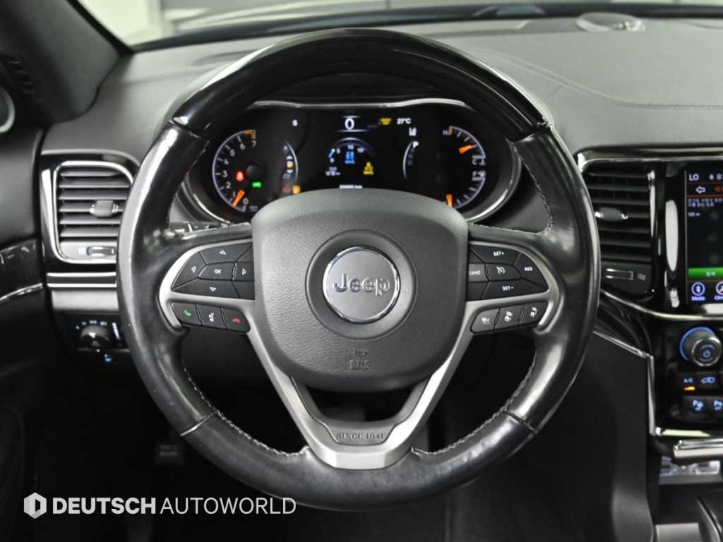 Jeep Cherokee — photo 13