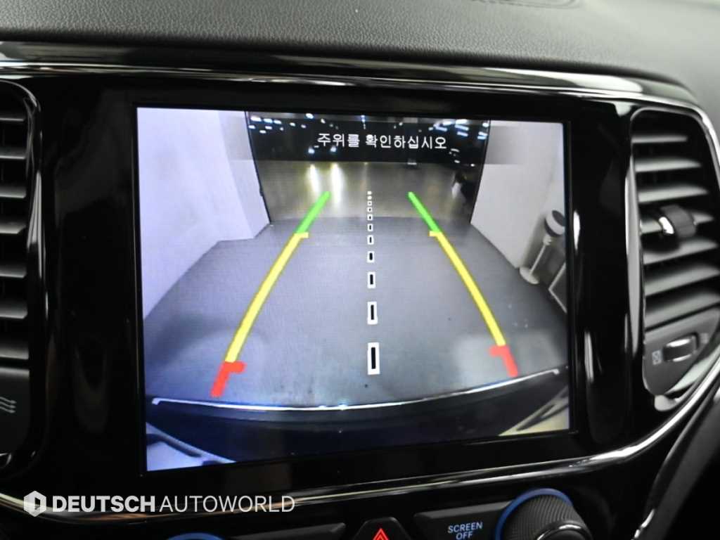 Jeep Cherokee — photo 15