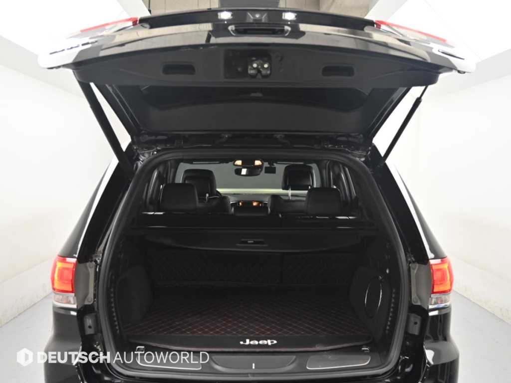 Jeep Cherokee — photo 19