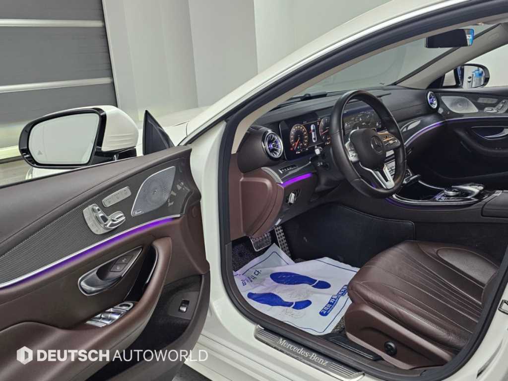 Mercedes-Benz CLS-Class — photo 11