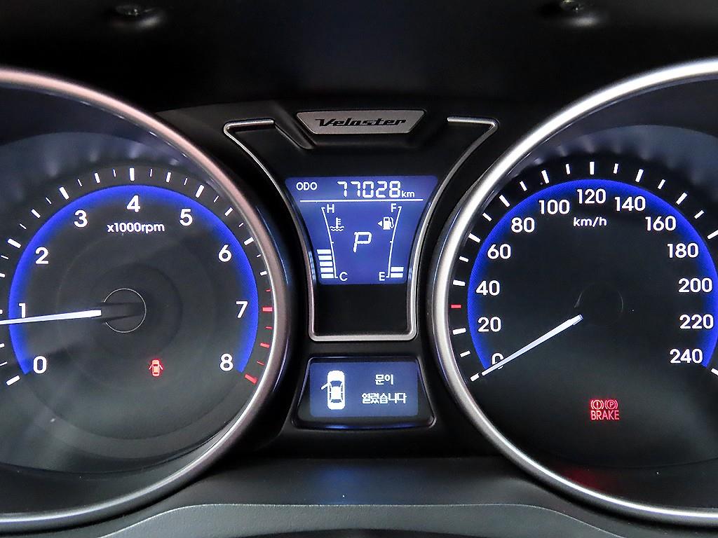 Hyundai Veloster — photo 09