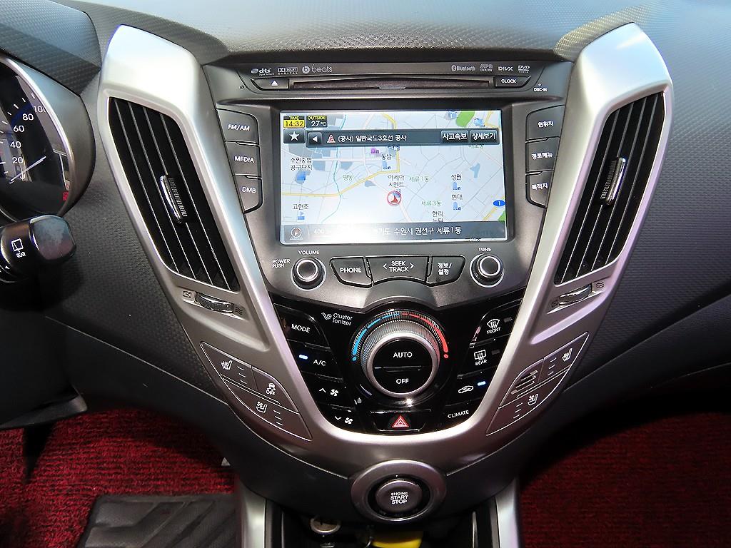 Hyundai Veloster — photo 13