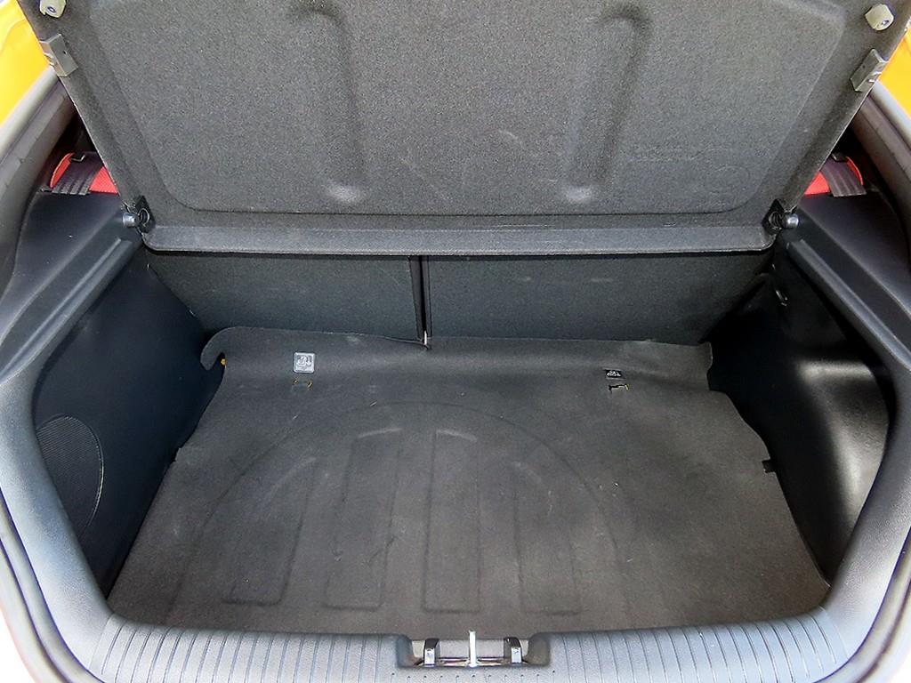Hyundai Veloster — photo 17