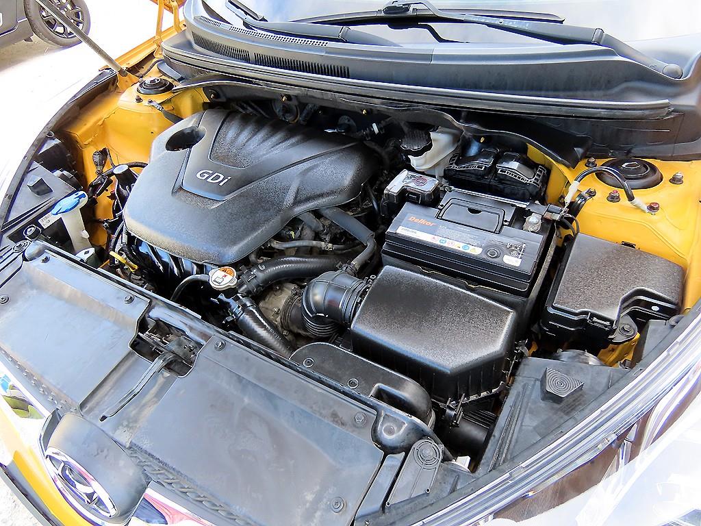 Hyundai Veloster — photo 18