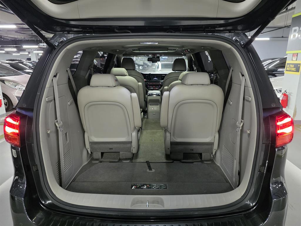 Kia Carnival — photo 05